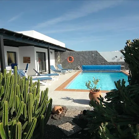 Playa Blanca Sleeps 5 With Pool And Wifi Villa Playa Blanca (Lanzarote)